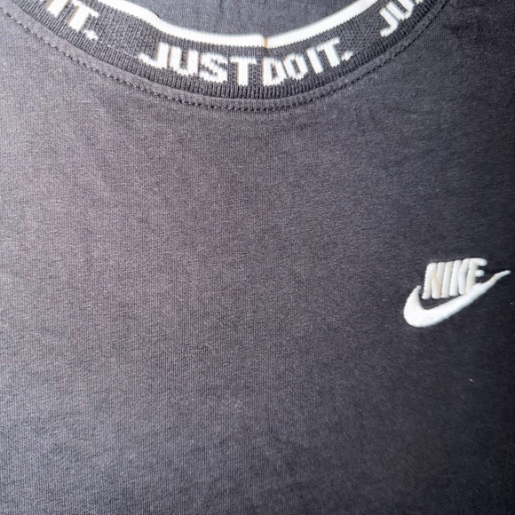 Nike Men’s Small Black Short Sleeve Logo Tee Branded Collar T-shirt - Picture 4 of 4